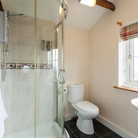 Thistledown House 4*