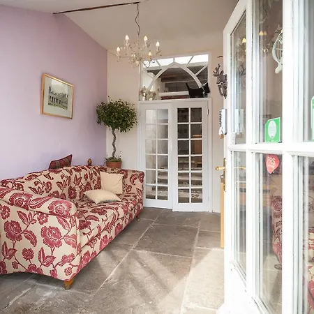 Thistledown House 4*